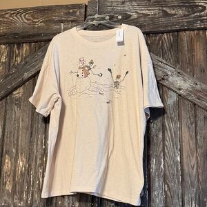 American Eagle Outfitters Cream T-Shirt with Skeletons and Snowman Graphic L/XL